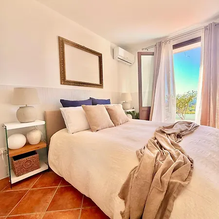 Demira - Chic Panoramic - Private Pool Villa Marsala